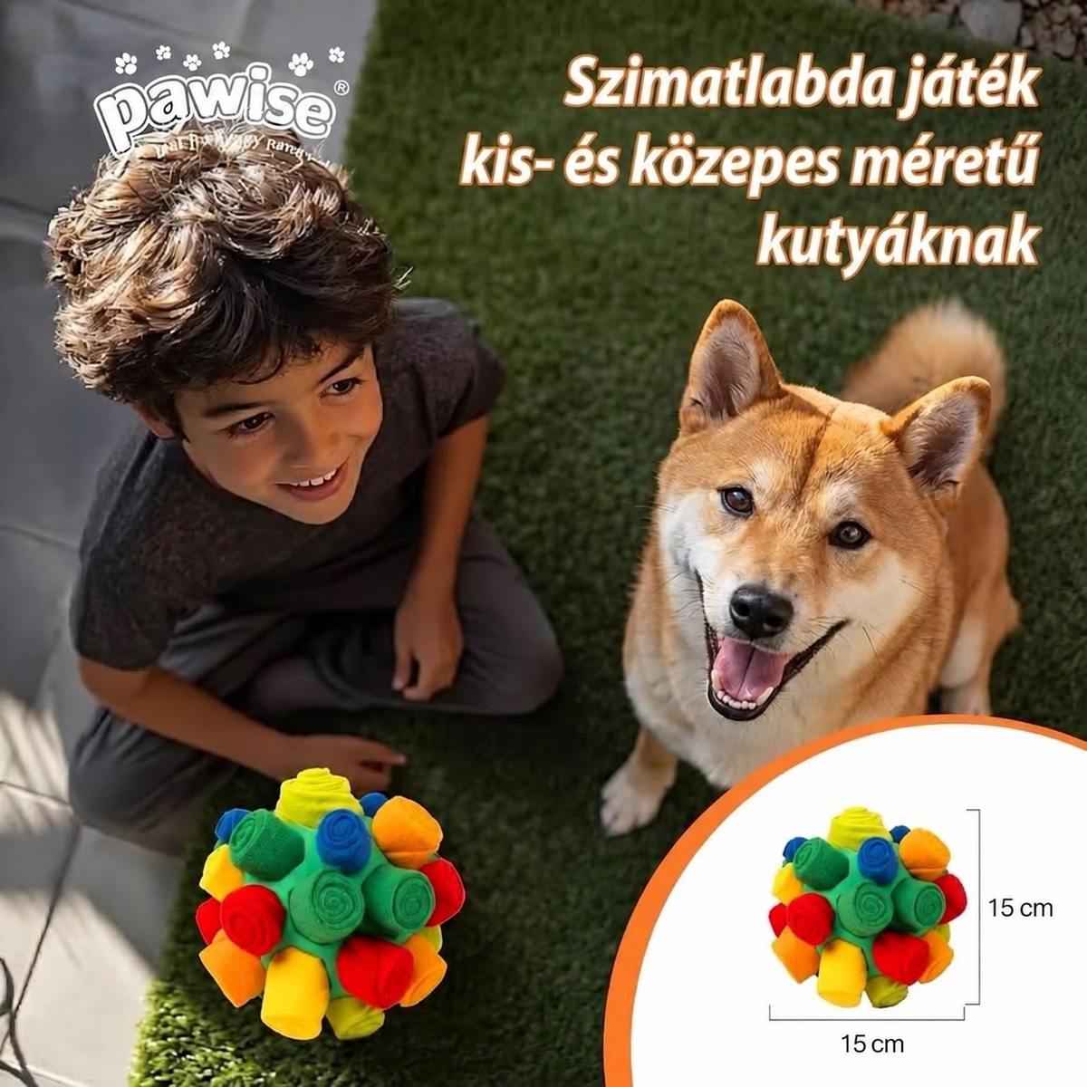 Kültéri életkép "Szimatlabda játék kis- és közepes méretű kutyáknak" felirattal, amelyen egy mosolygós kisfiú és egy vidám shiba inu látható a fűben a színes szimatlabda mellett, a sarokban pedig a termék 15 centiméteres átmérőjét jelző méretezés kapott helyet.